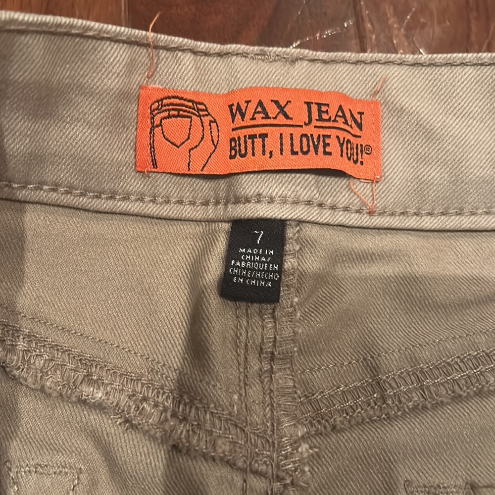 Size 7 jeans. ! - Picture 4 of 4